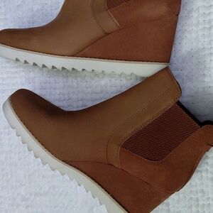 TOMS Women's Maddie Brown Leather Pull On Wedge Bootie - 11